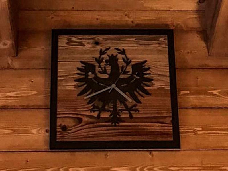 A Tiroler Adler Ullr aus Holz 